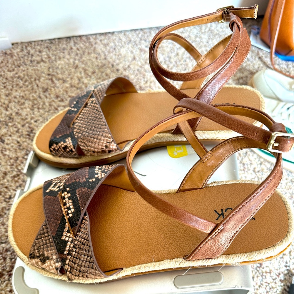 EUC Nordstrom Rack straps sandals- size 7.5 - Picture 3 of 6